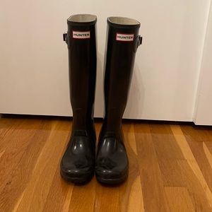 TALL BLACK HUNTER RAIN BOOTS (WORN ONCE)